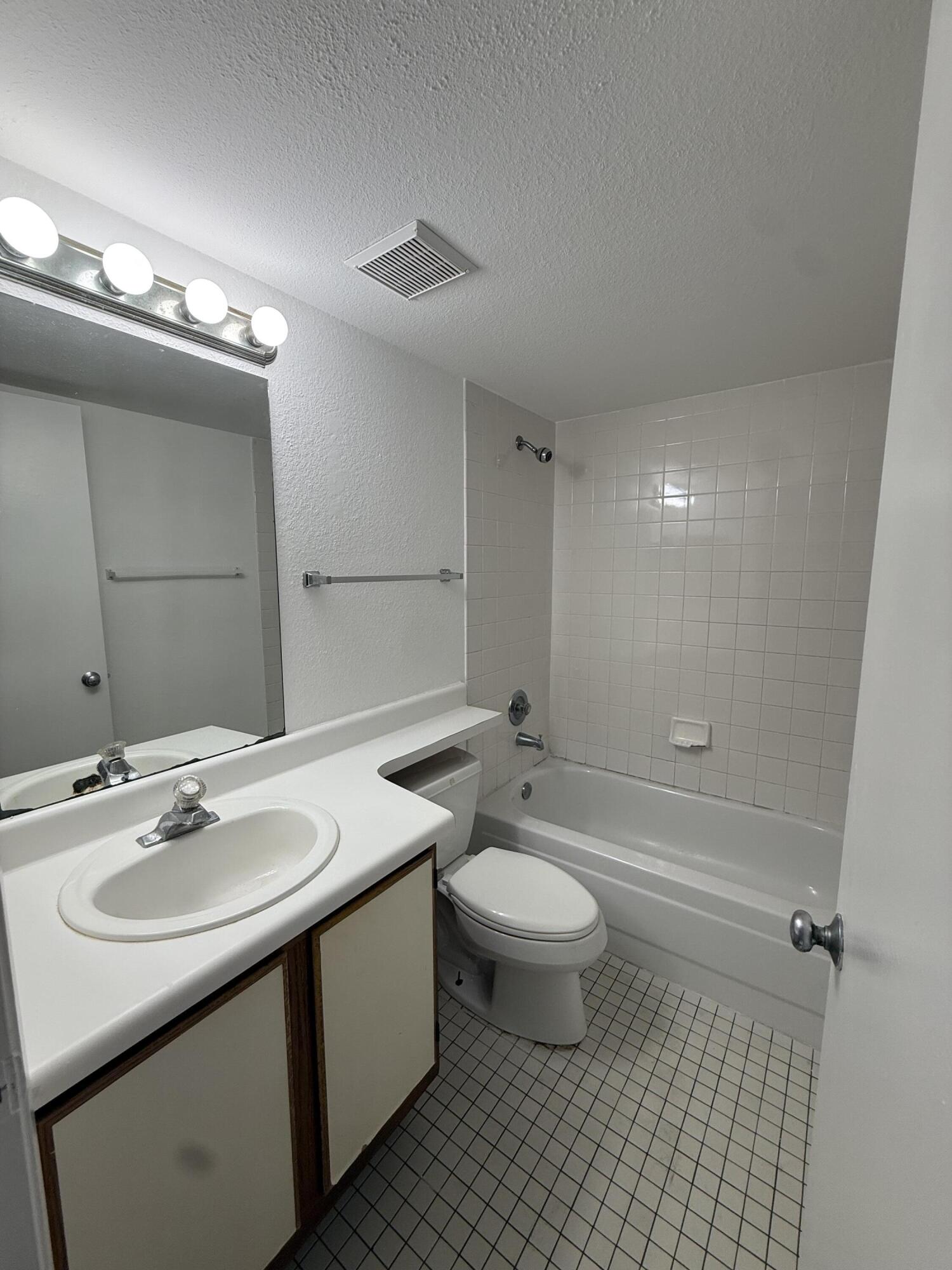 3930 S Roosevelt Boulevard S414 Property Photo 10