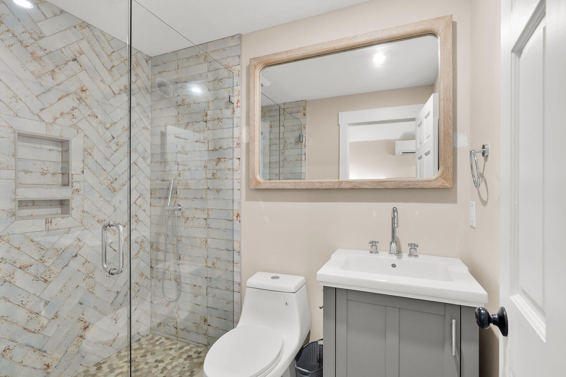 711 Olivia Street Property Photo 10