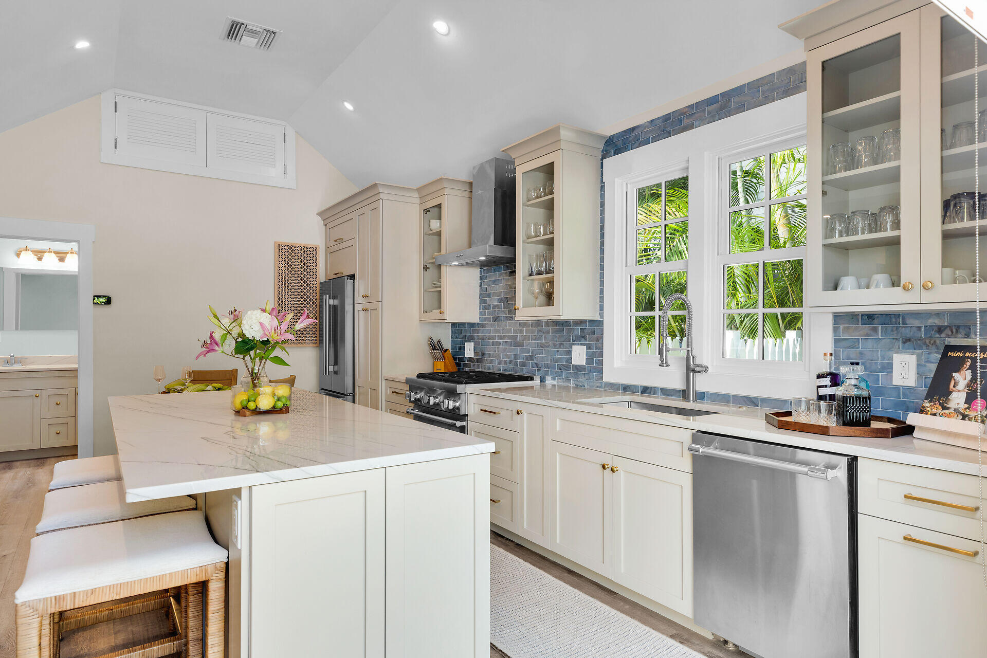 711 Olivia Street Property Photo 11