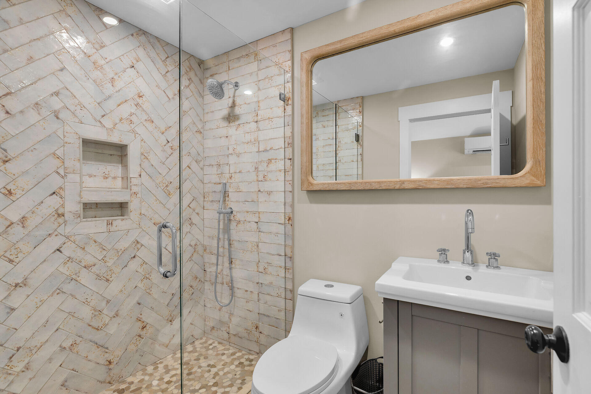 711 Olivia Street Property Photo 26