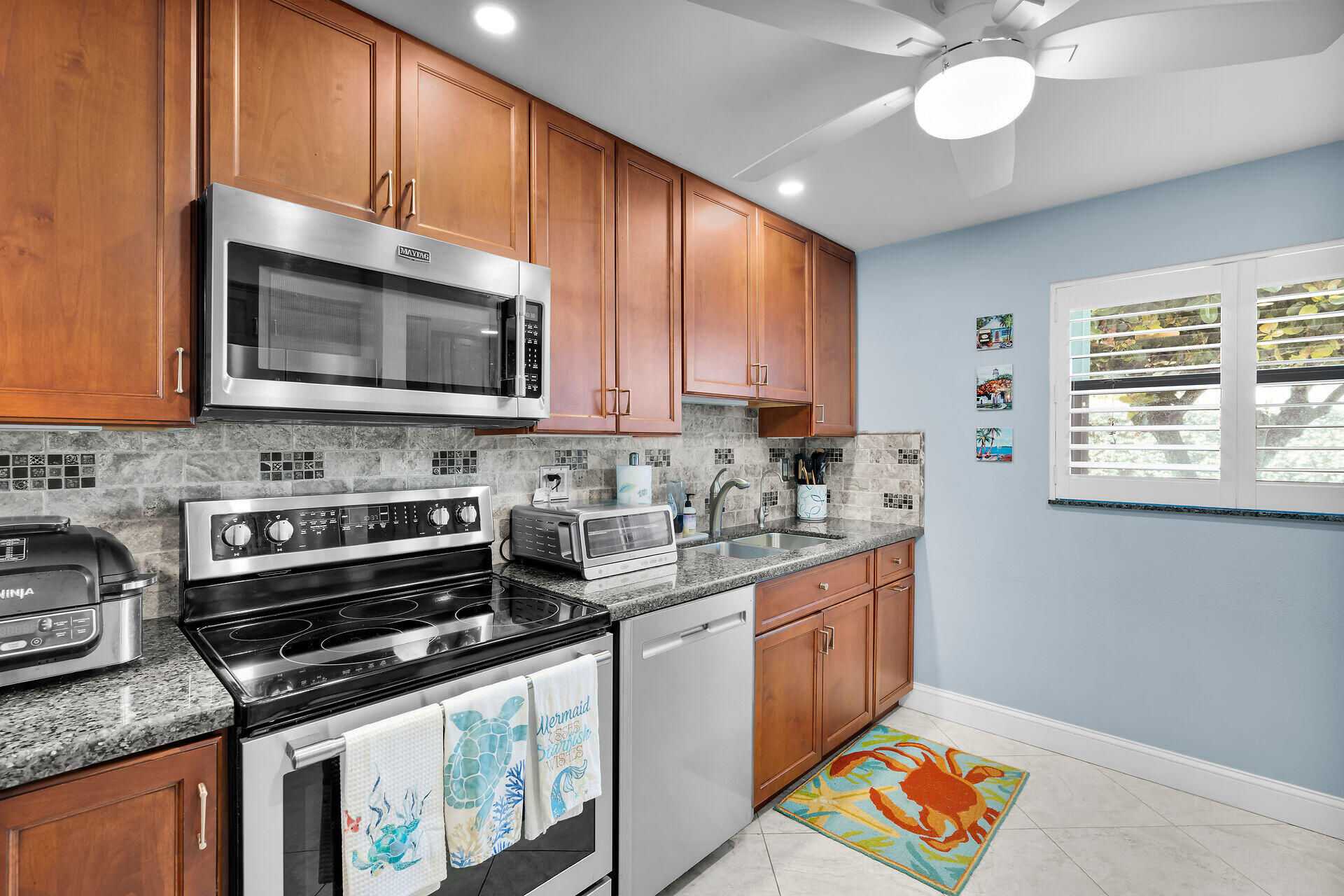 601 W Ocean Drive 302 Property Photo 11