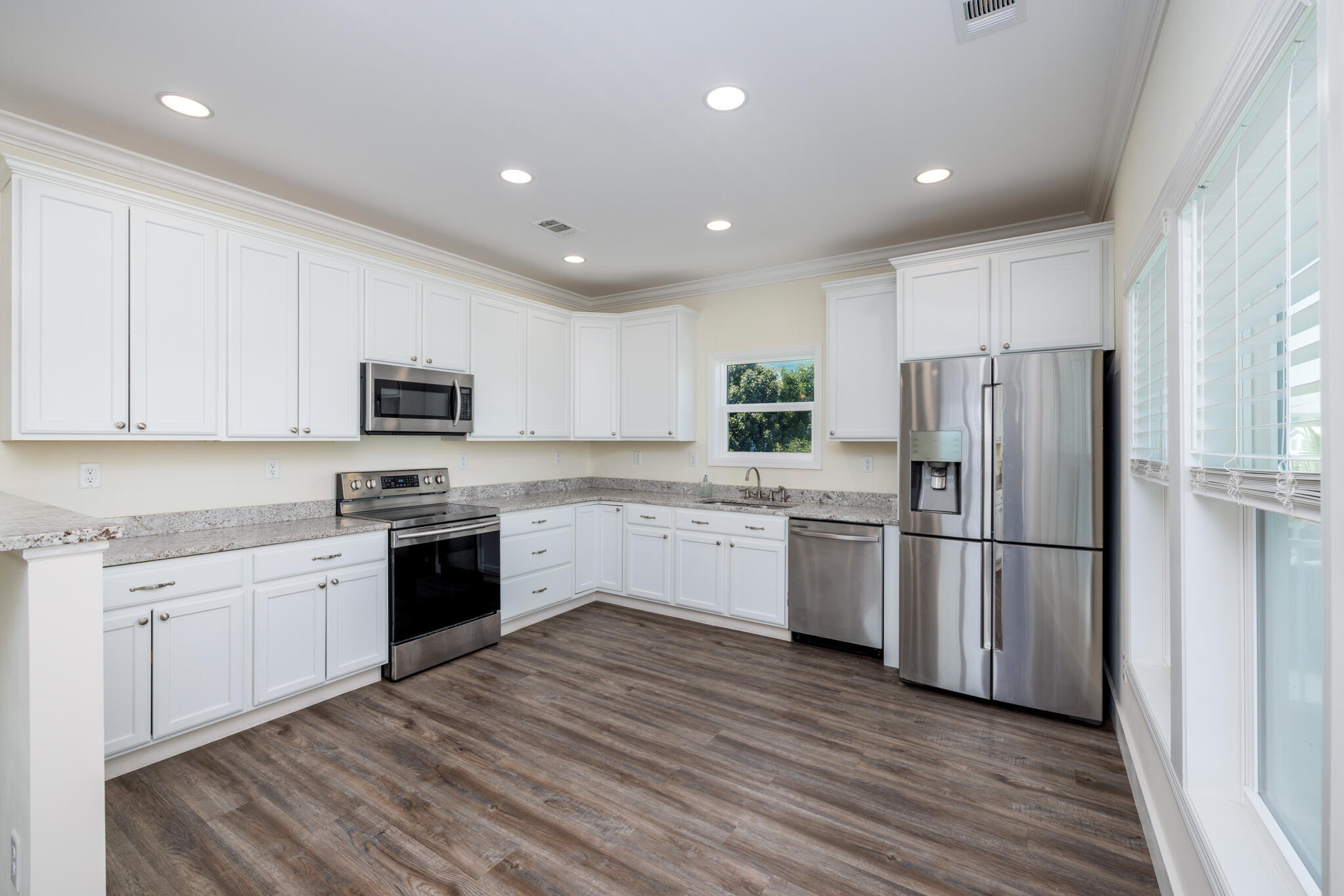 29667 Flying Cloud Avenue Property Photo 11