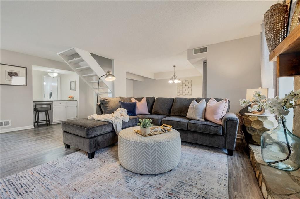 6827577 Property Photo 3