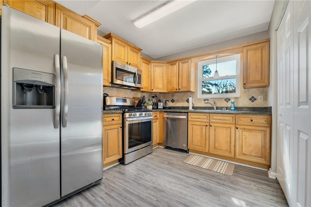 6827577 Property Photo 12