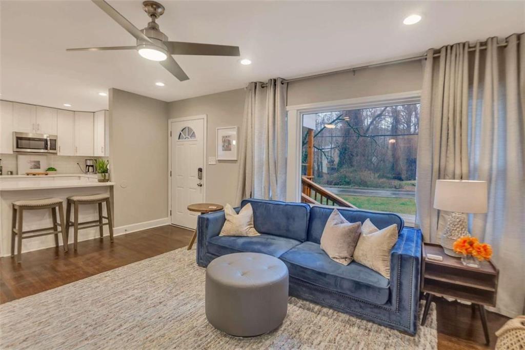 6896701 Property Photo 4