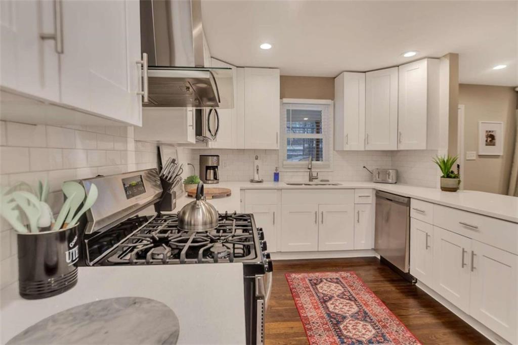 6896701 Property Photo 6