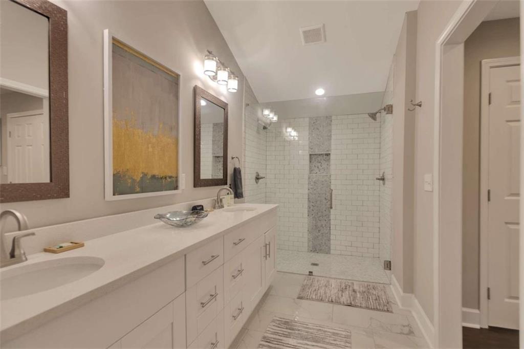 6896701 Property Photo 15