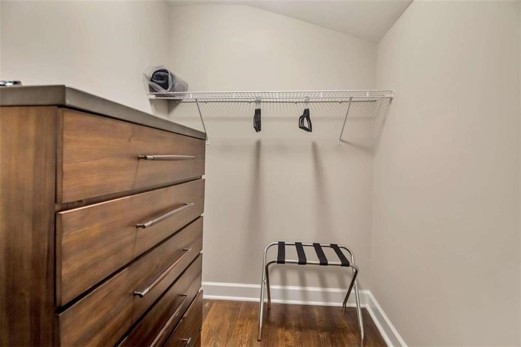 6896701 Property Photo 25