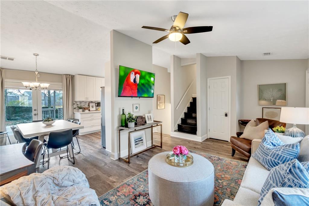 6896824 Property Photo 3