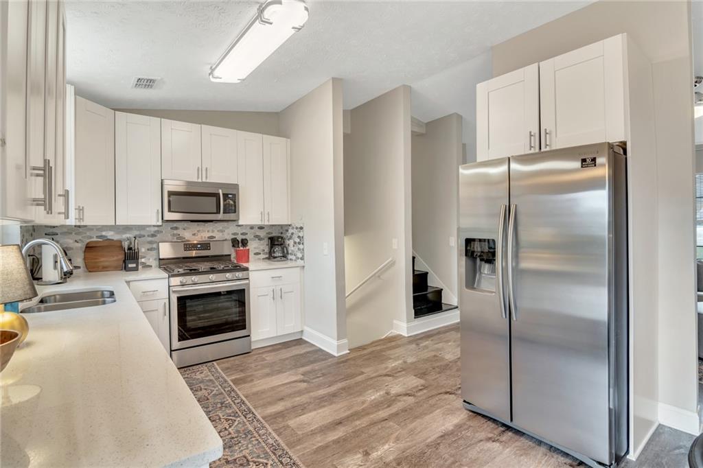 6896824 Property Photo 6