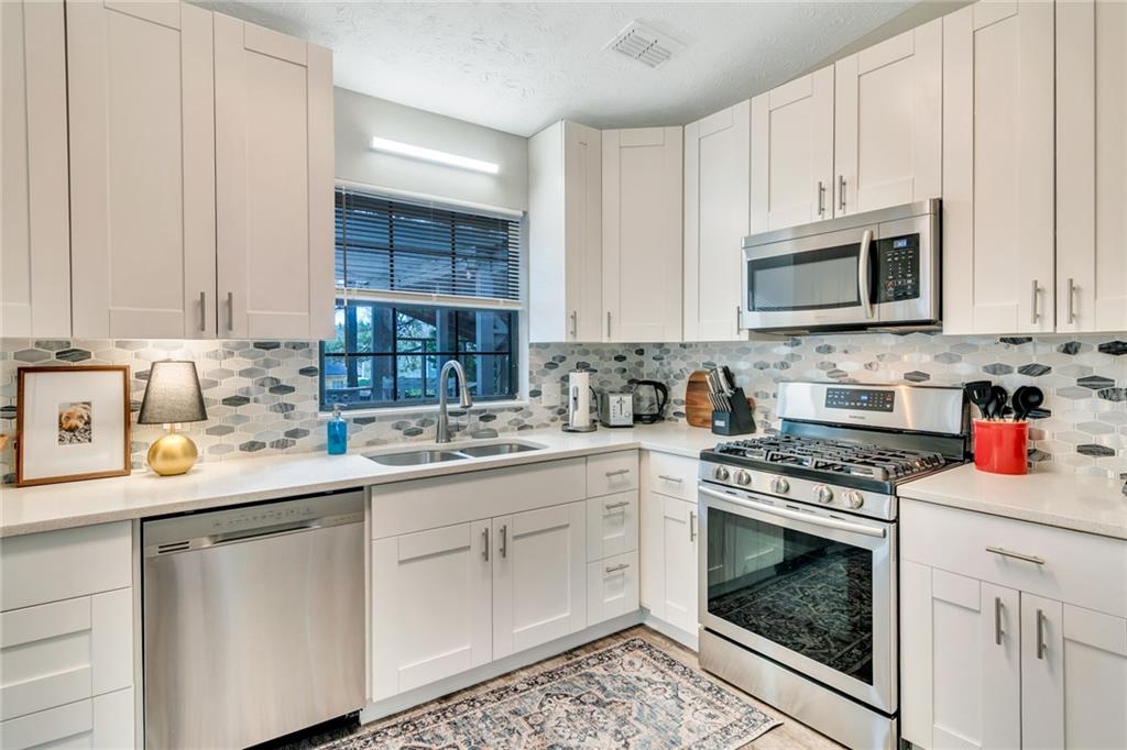6896824 Property Photo 7
