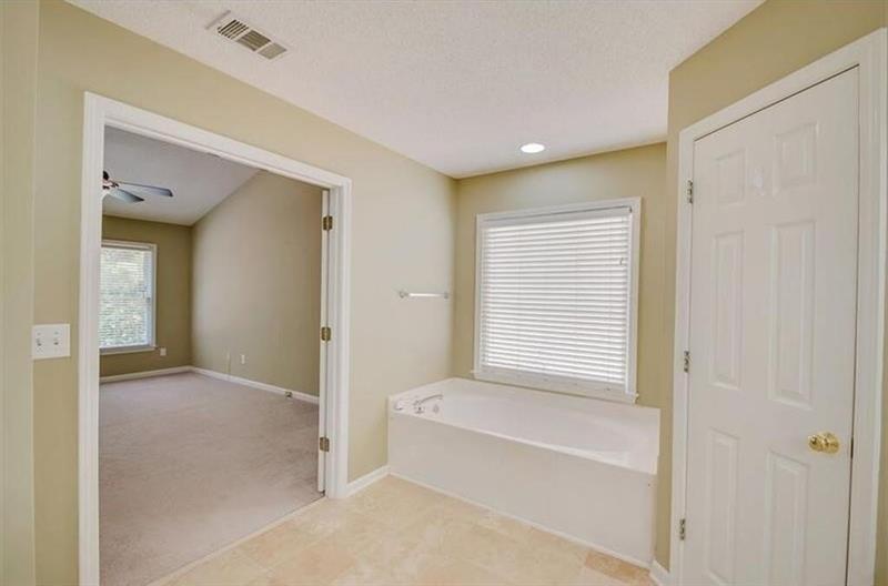7045800 Property Photo 8