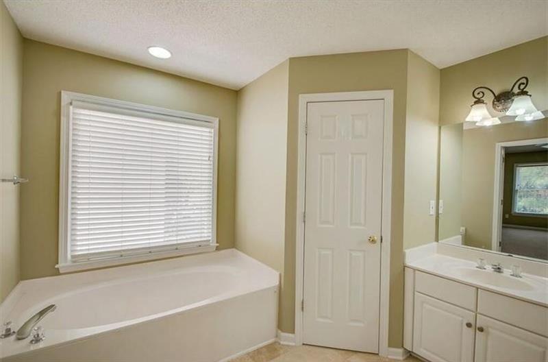 7045800 Property Photo 9