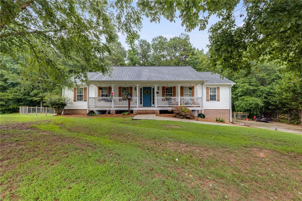11 Starlyn Trace Property Photo 1