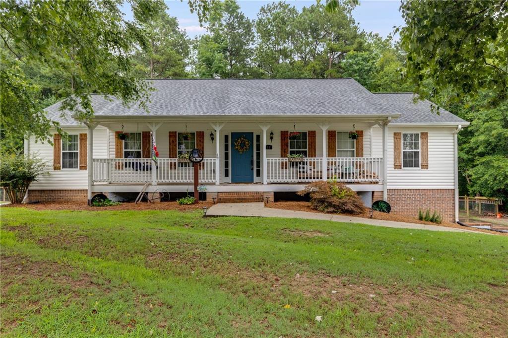 11 Starlyn Trace Property Photo 2