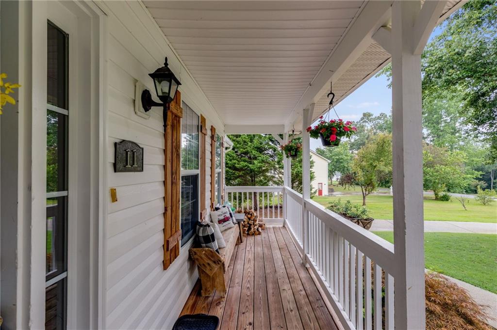 11 Starlyn Trace Property Photo 7