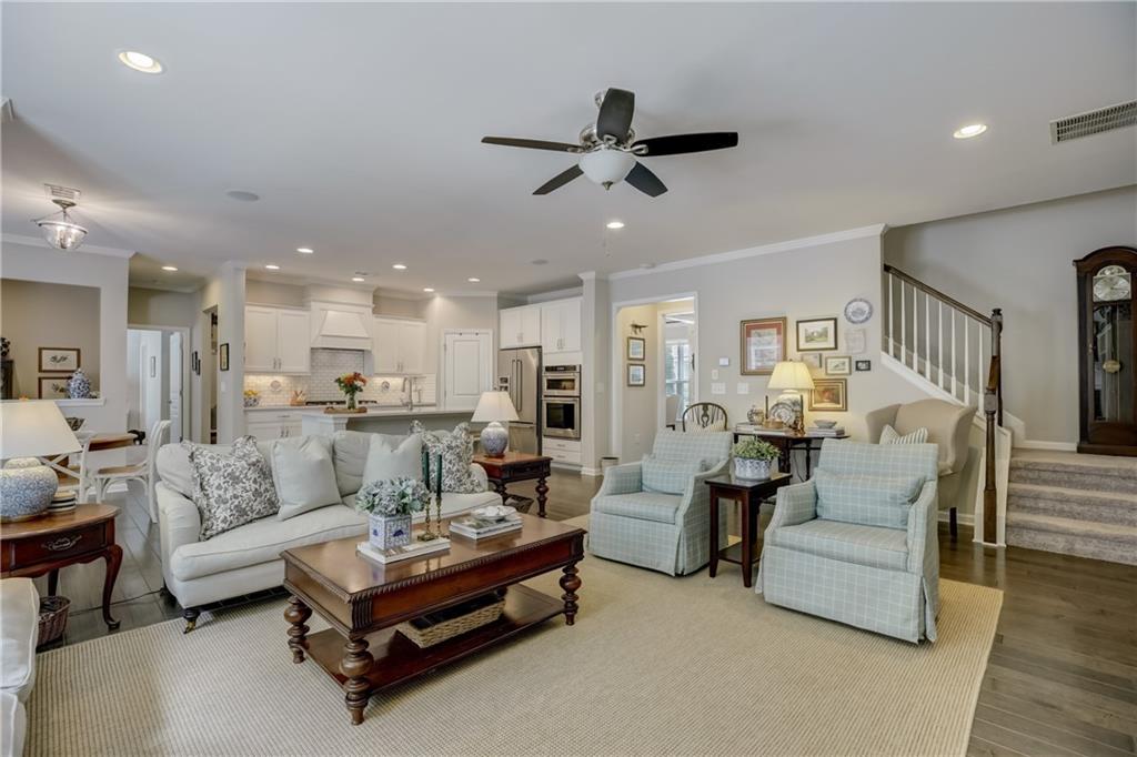 977 Woodbury Road Property Photo 11
