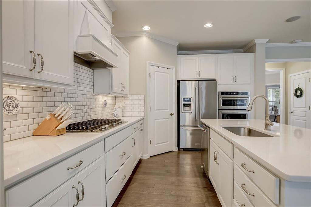 977 Woodbury Road Property Photo 13