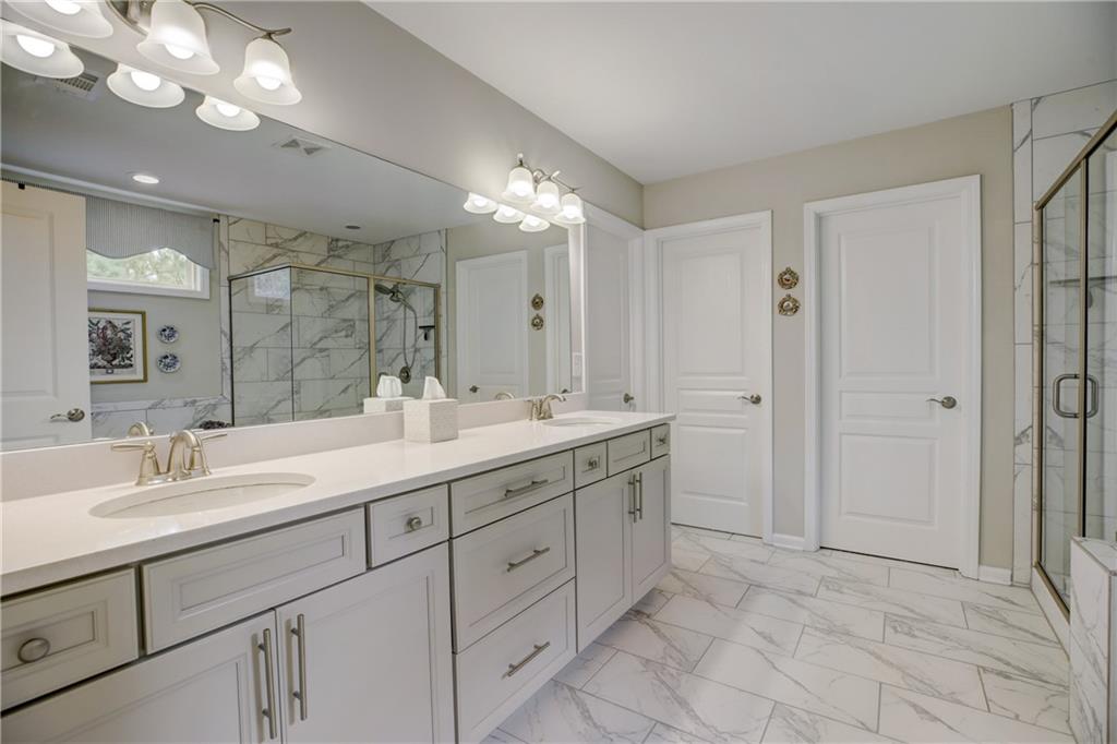 977 Woodbury Road Property Photo 20