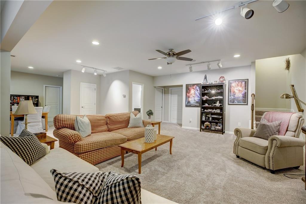 977 Woodbury Road Property Photo 33