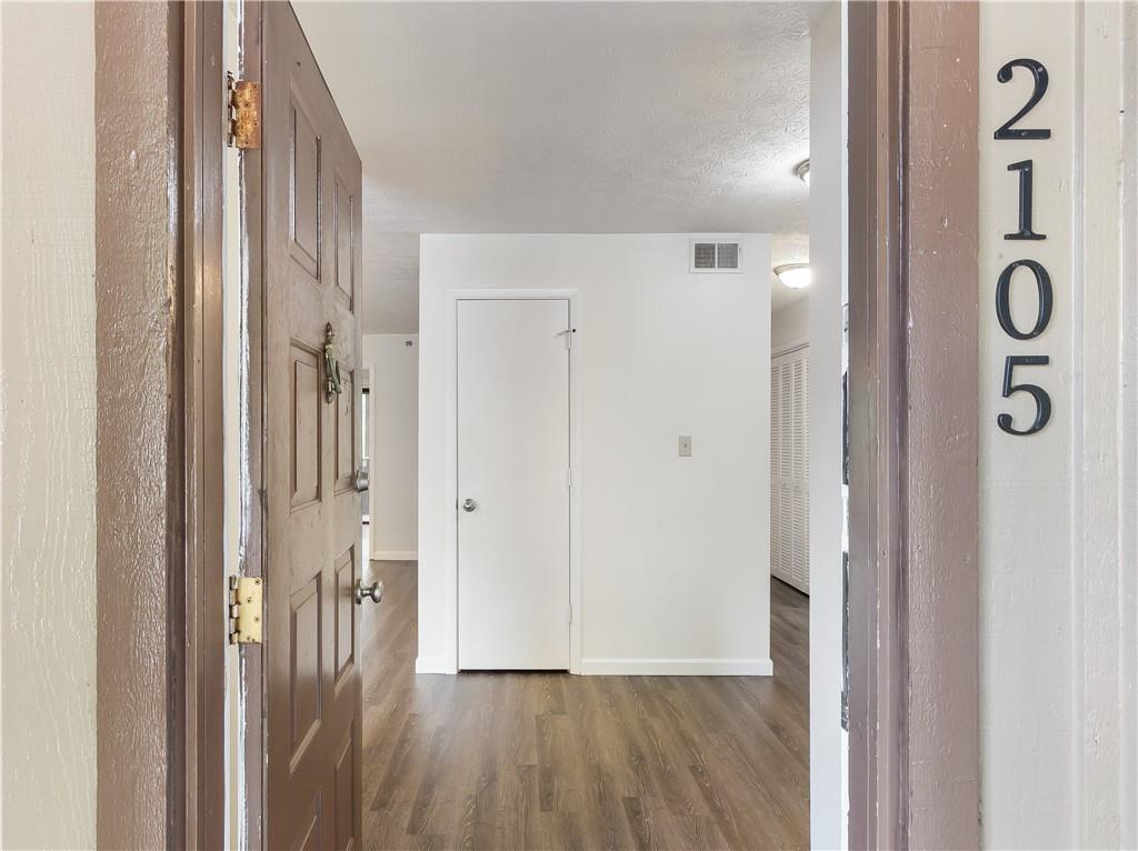 2105 Cumberland Court Se Property Photo 3