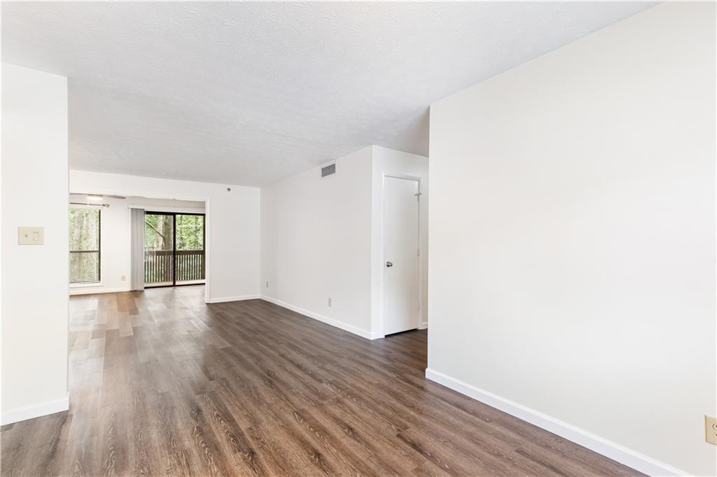 2105 Cumberland Court Se Property Photo 6