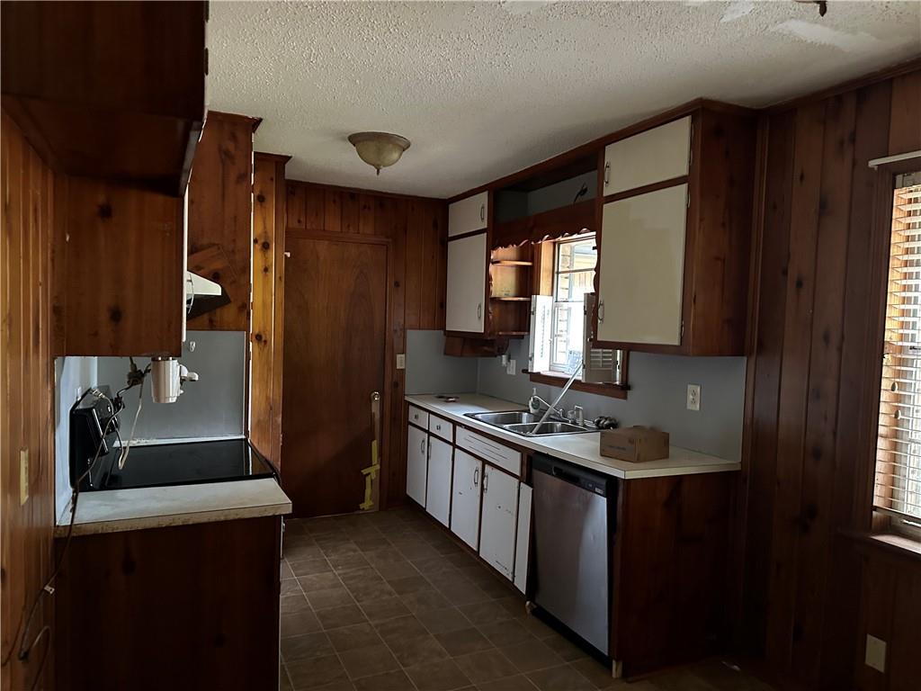 1731 Rugby Road Property Photo 9