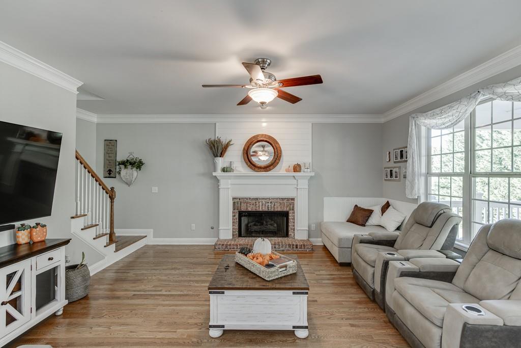 6180 Lake Windsor Parkway Property Photo 2
