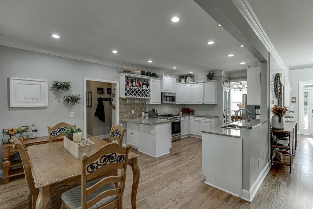 6180 Lake Windsor Parkway Property Photo 16