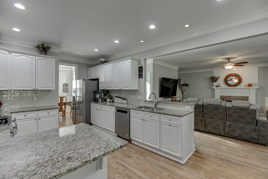 6180 Lake Windsor Parkway Property Photo 18