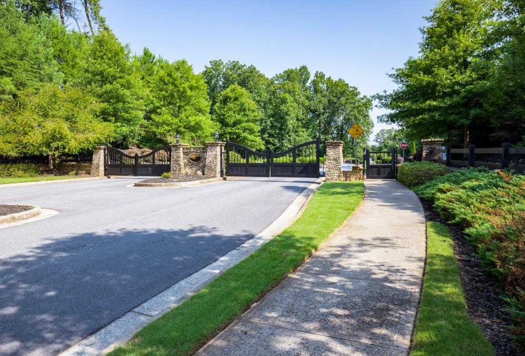 6825 Lookout Point Property Photo 3