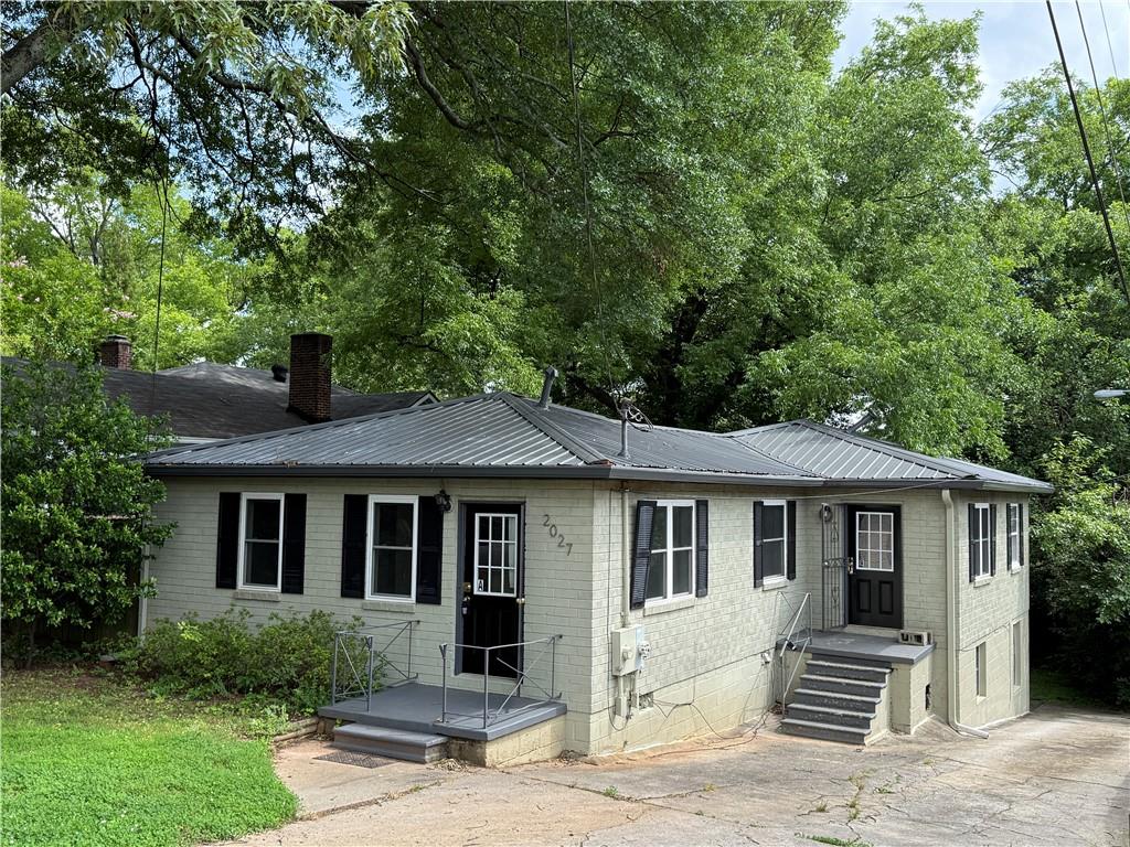 2027 Oakview Road Se Unit C Property Photo 1