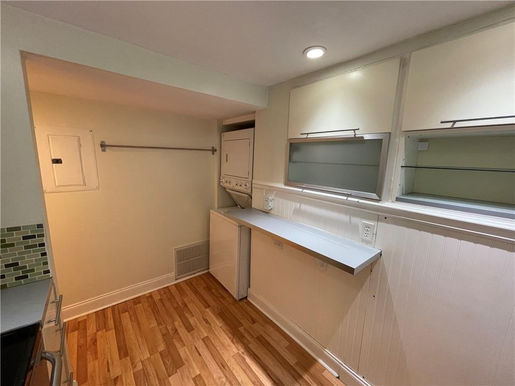 2027 Oakview Road Se Unit C Property Photo 3