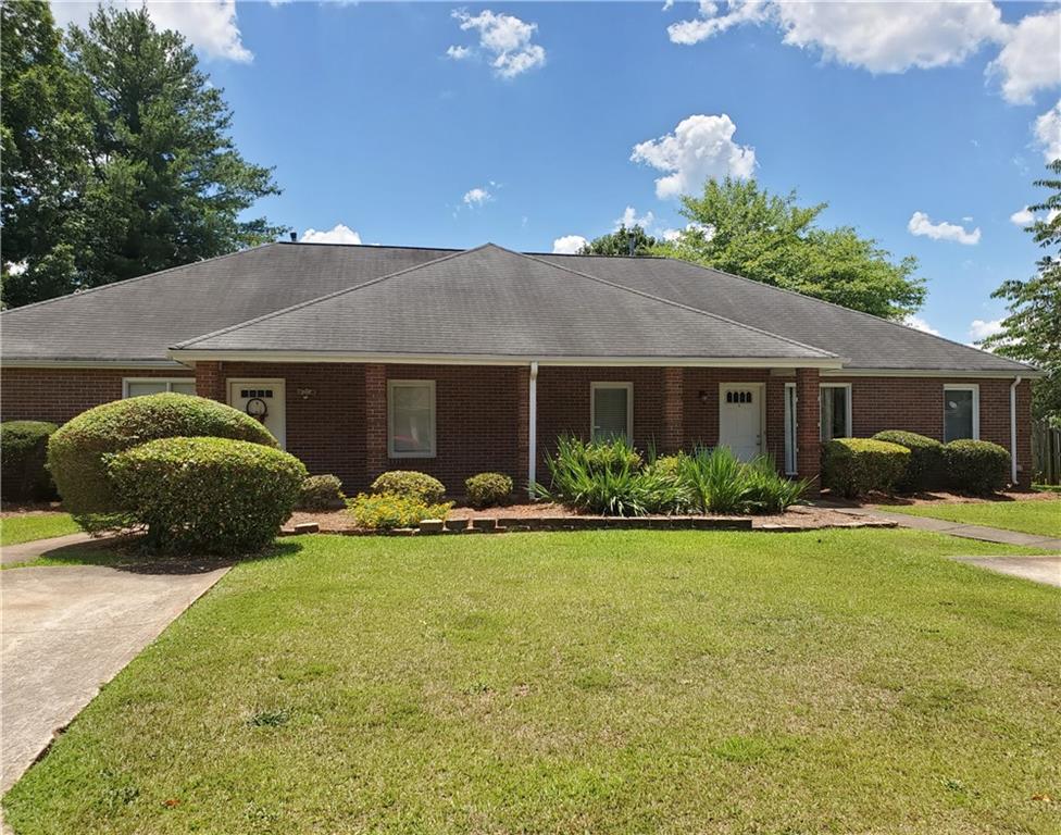 2107 SE Fairway Court SE Property Photo 1