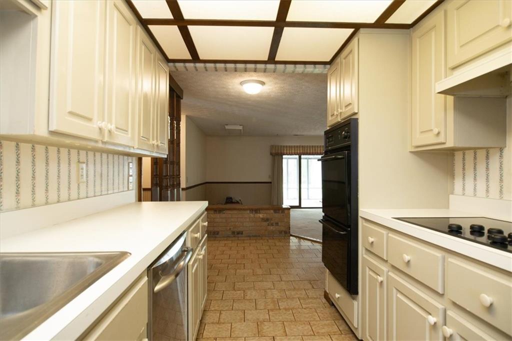 1385 Ridgefield Drive Property Photo 23