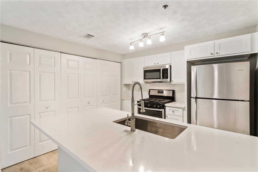4315 Orchard Park Court Property Photo 16