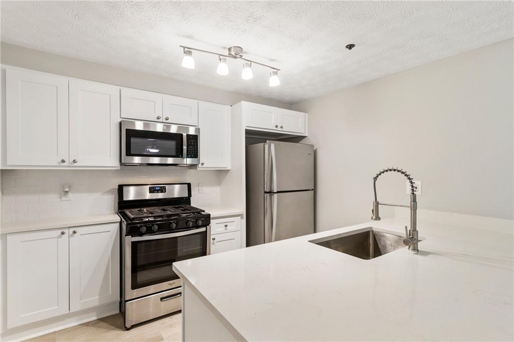 4315 Orchard Park Court Property Photo 17