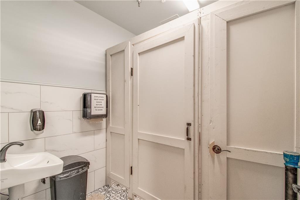 21 E Athens Street Property Photo 65