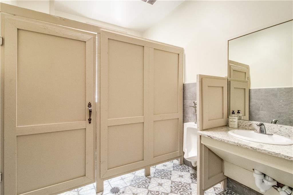 21 E Athens Street Property Photo 115