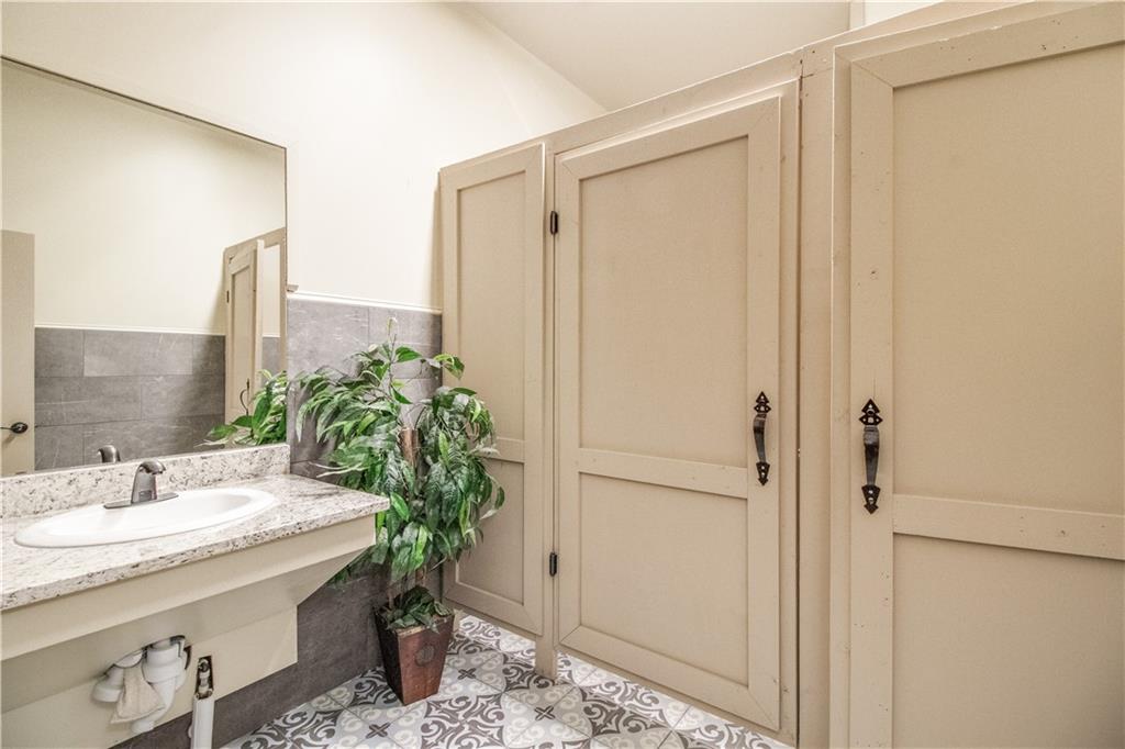 21 E Athens Street Property Photo 116
