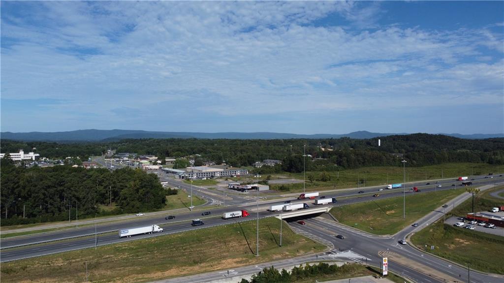 1515 Red Bud Road Ne Property Photo 4