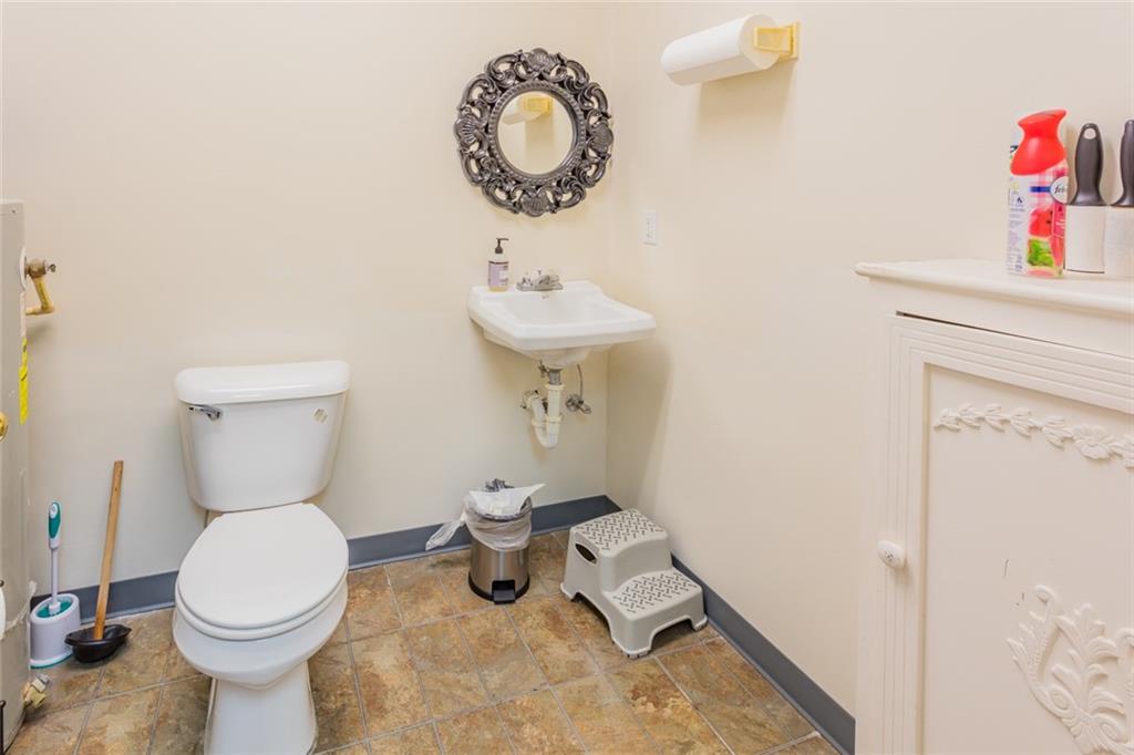 214 N River Street Property Photo 10