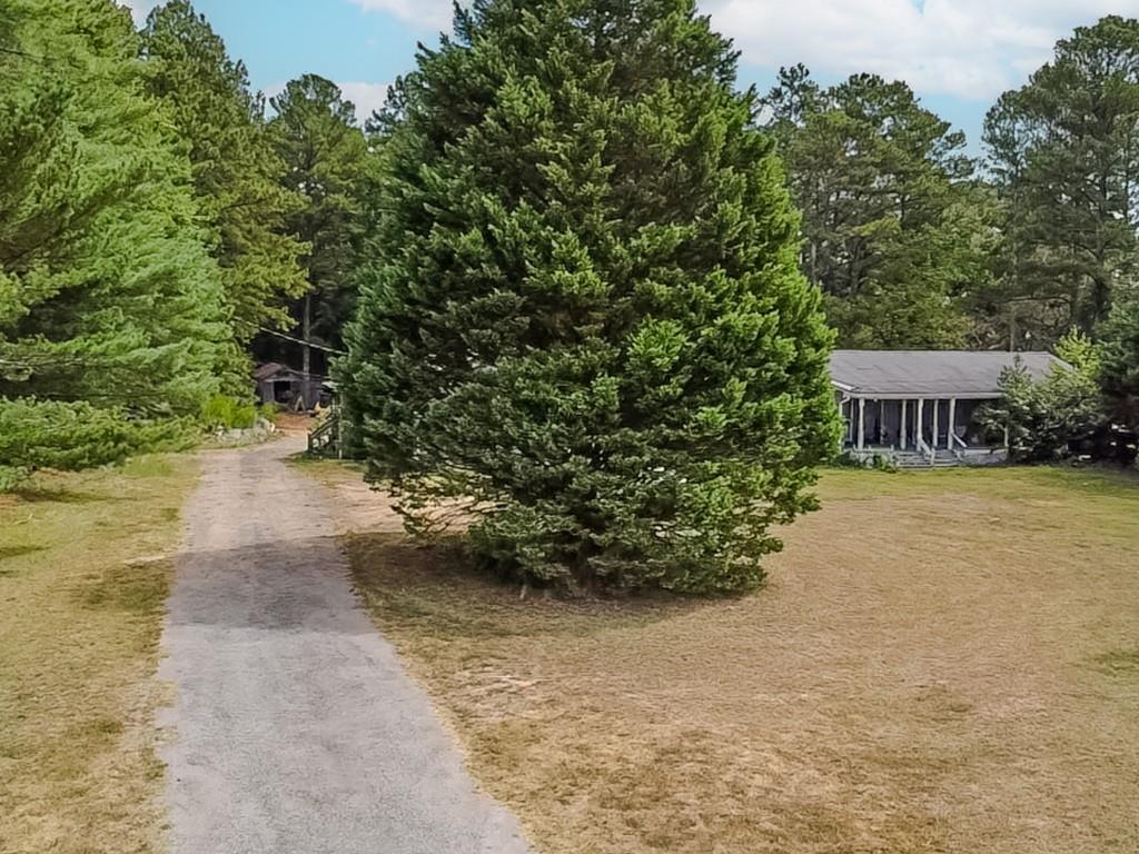 1142 Harbins Road Property Photo 2