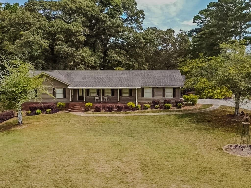 1152 Harbins Road Property Photo 5