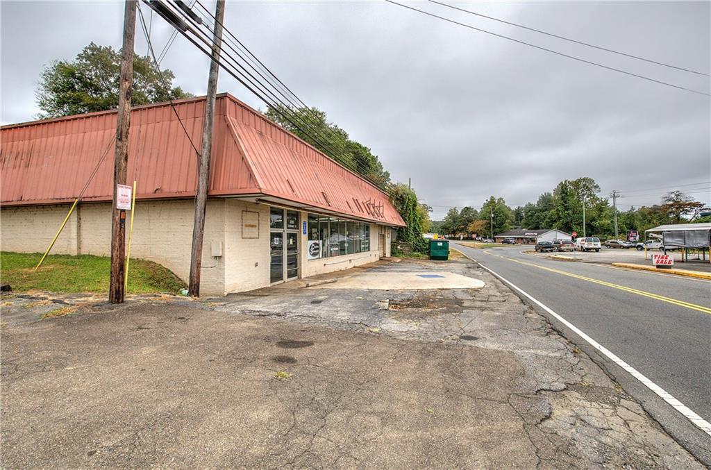 1070 Marietta Road Property Photo 2