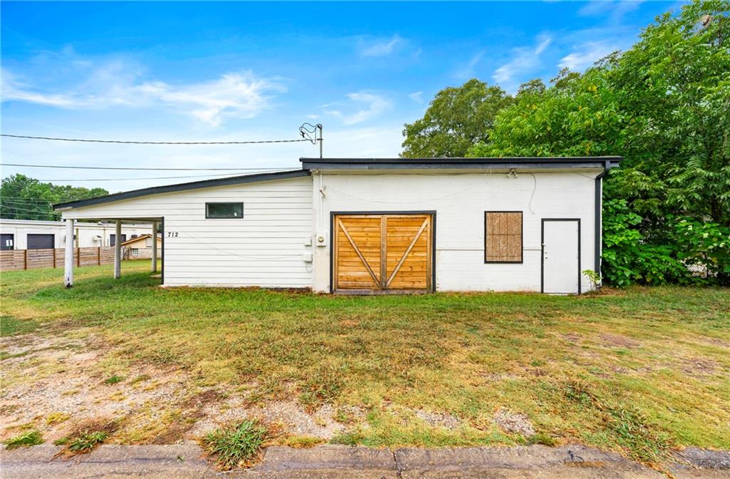 691 Main Street Property Photo 4