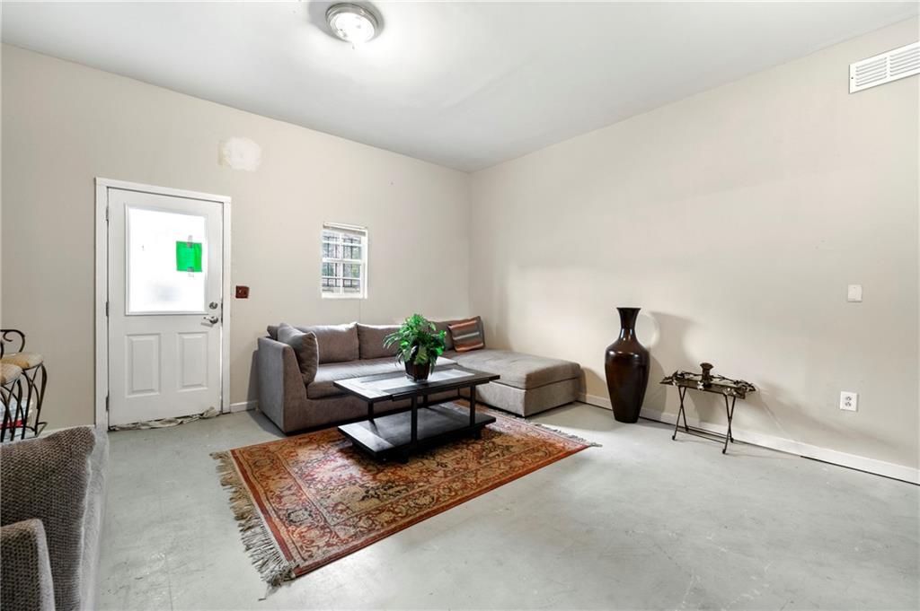 691 Main Street Property Photo 18