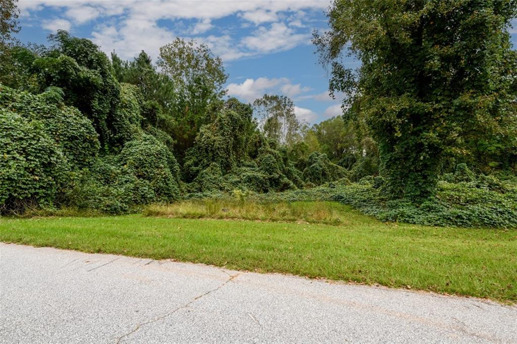 1 Point Drive Property Photo 5