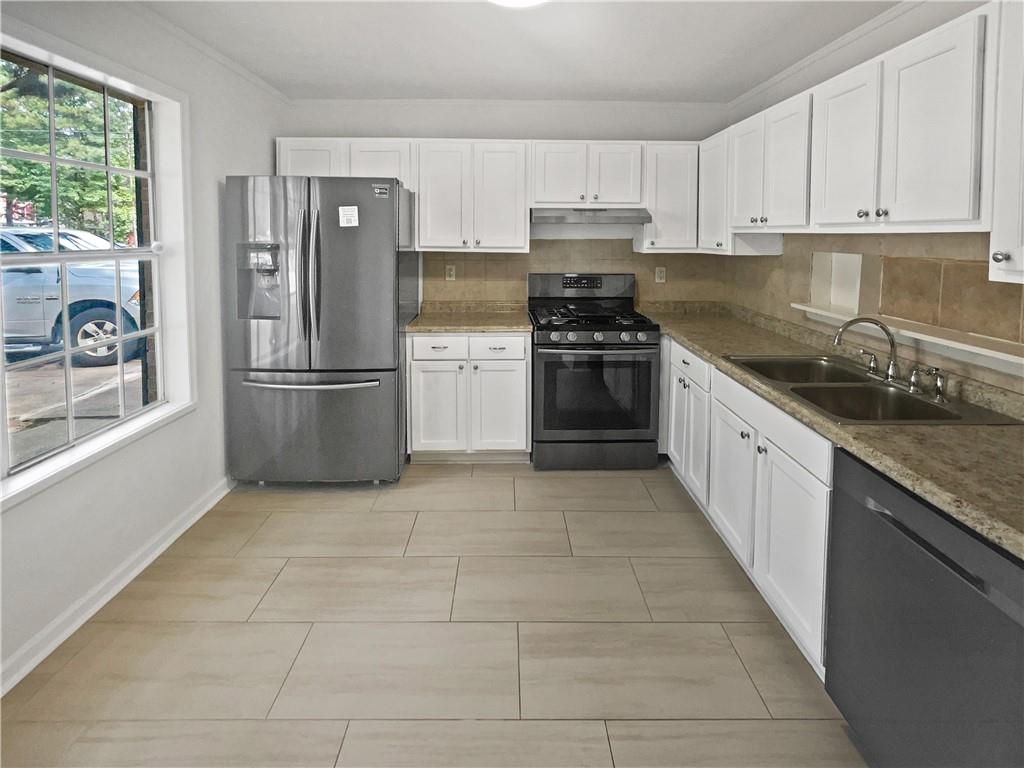 4727 Garden Hills Drive Property Photo 6