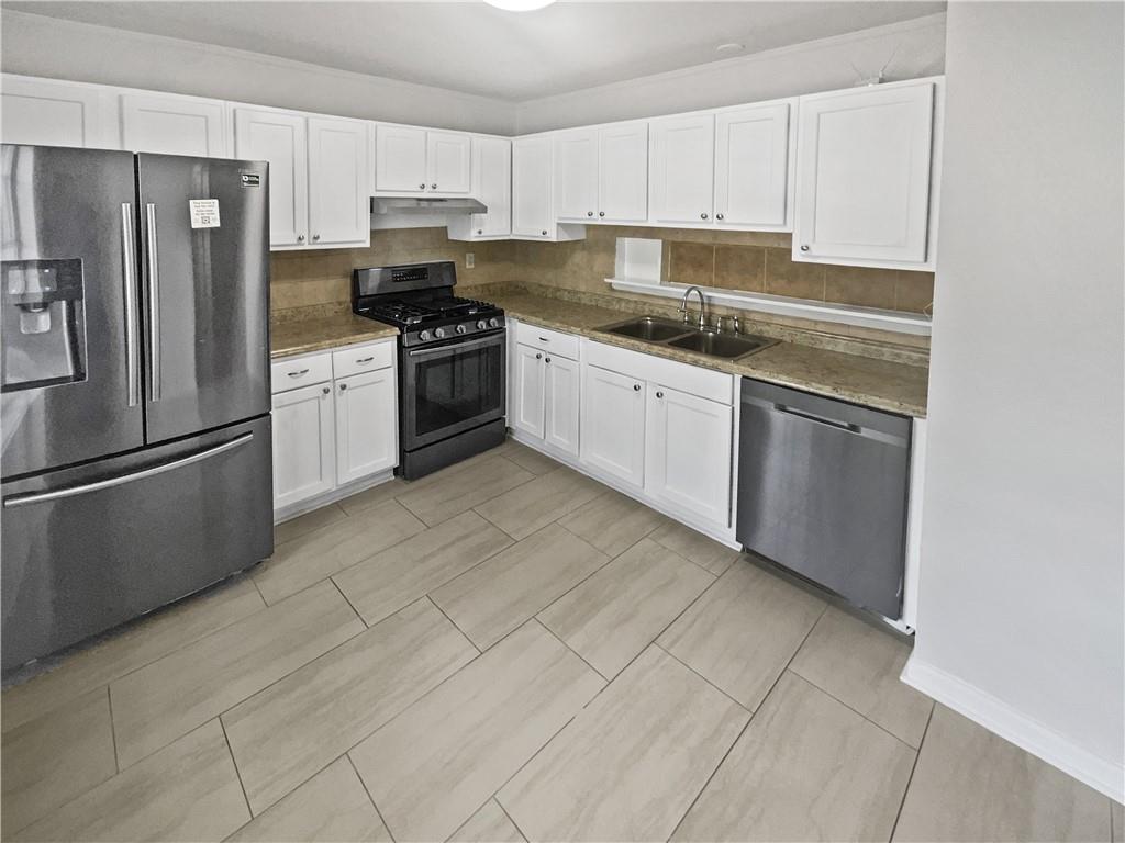 4727 Garden Hills Drive Property Photo 9
